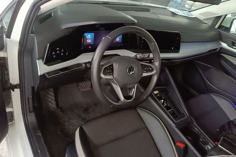 Volkswagen Golf 2024 car image #10