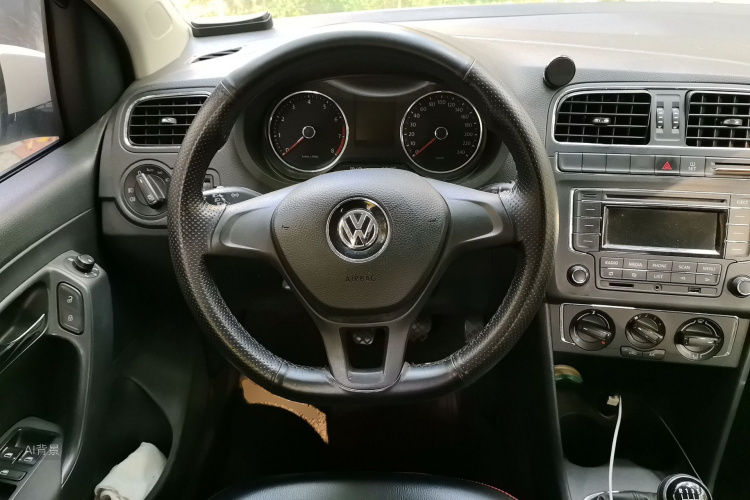 Volkswagen Polo 2015 #12 Volkswagen Polo 2015 car image #12