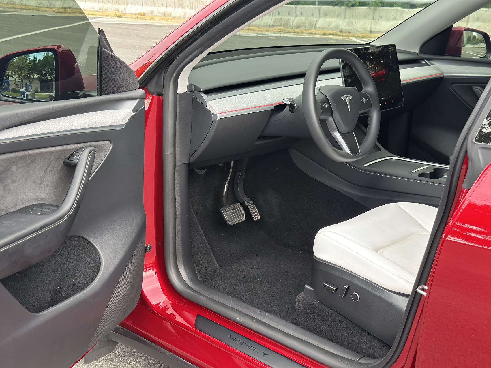 Tesla Model Y 2024 car image #8