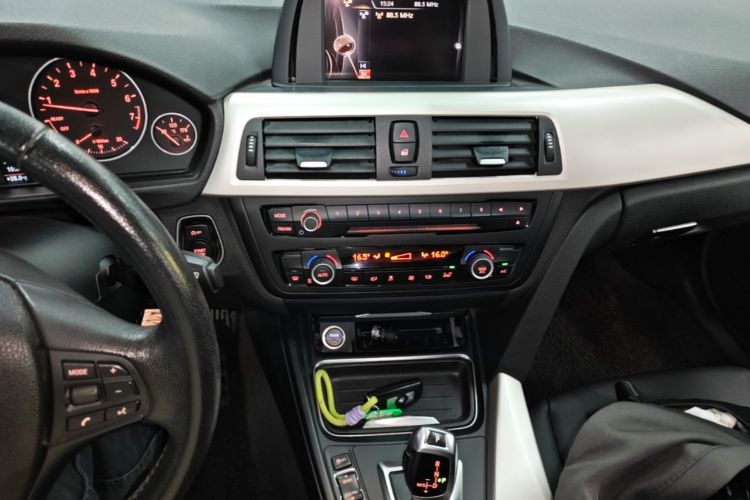 BMW 3 Series 2015 #17 BMW 3 Series 2015 car image #17