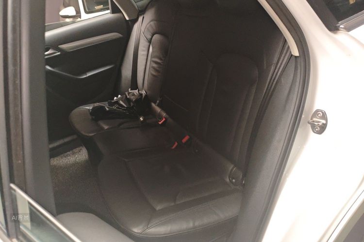 Audi Q3 2016 car image #19