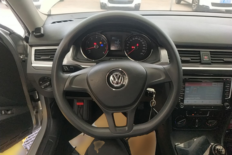 Volkswagen Bora 2016 car image #11