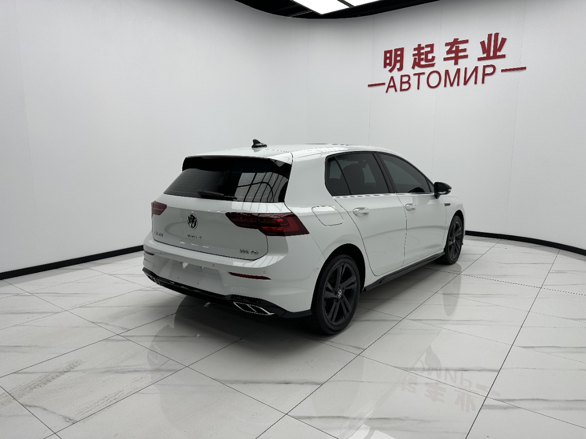 Volkswagen Golf 2023 car image #9