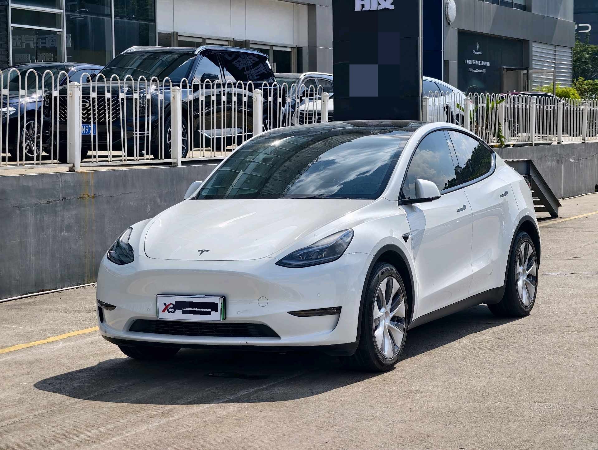 Tesla Model Y 2023 Tesla Model Y 2023 car image