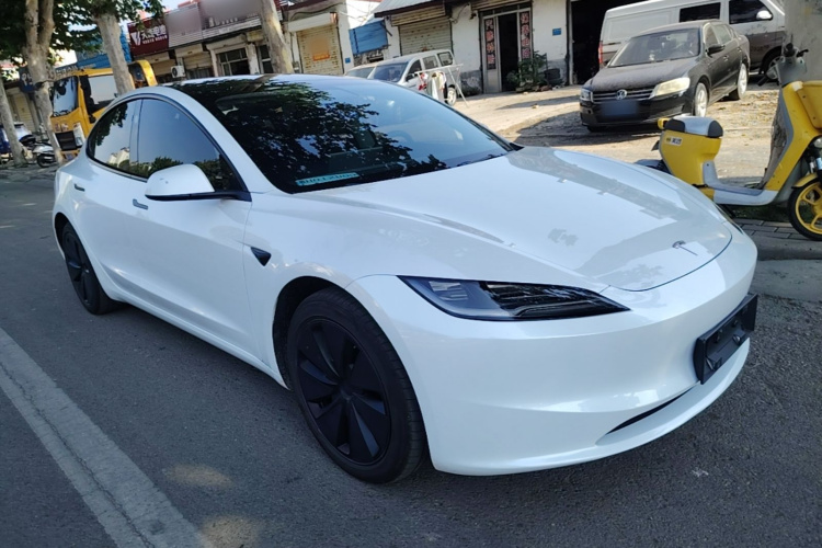 Tesla Model 3 2025 car image #4