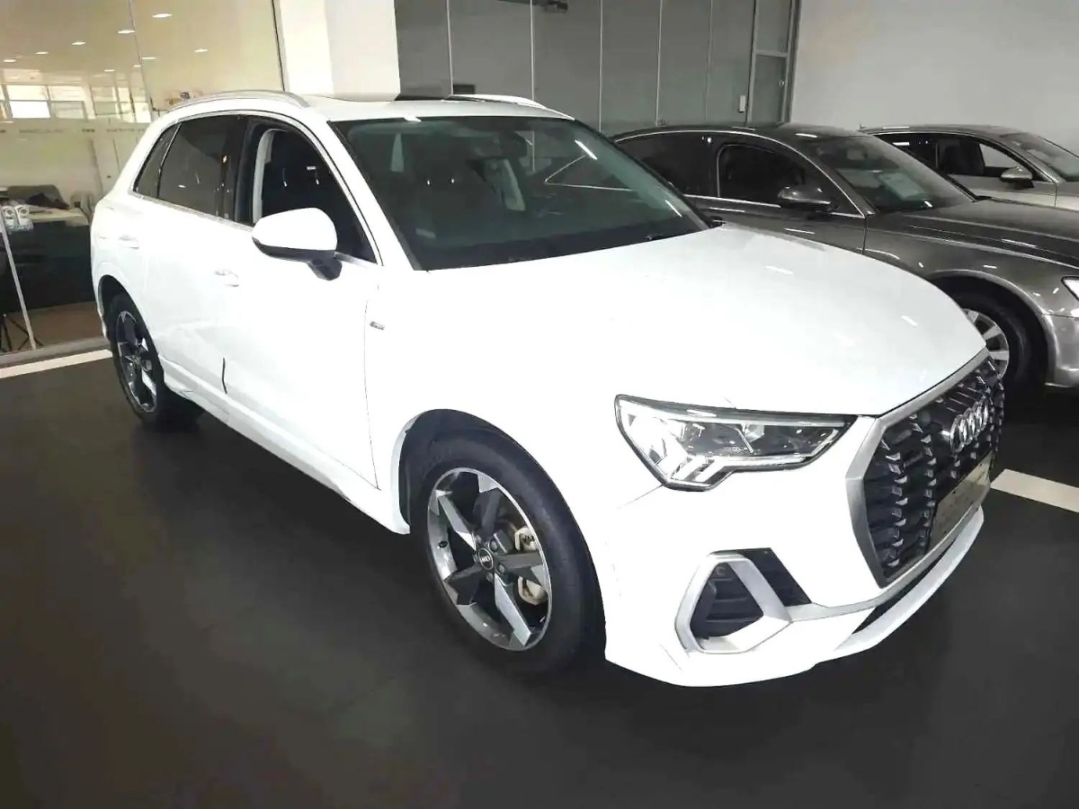 Audi Q3 2019 immagine di auto #2