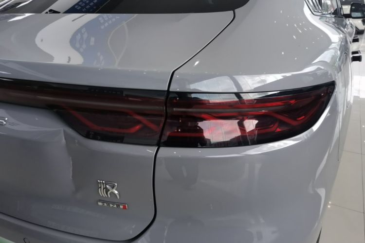 BYD Han 2025 car image #8