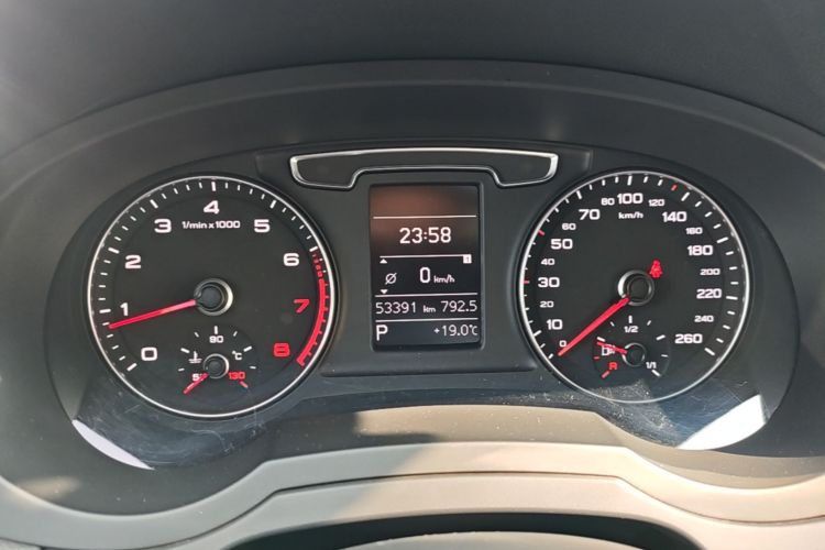 Audi Q3 2017 #12 Audi Q3 2017 car image #12