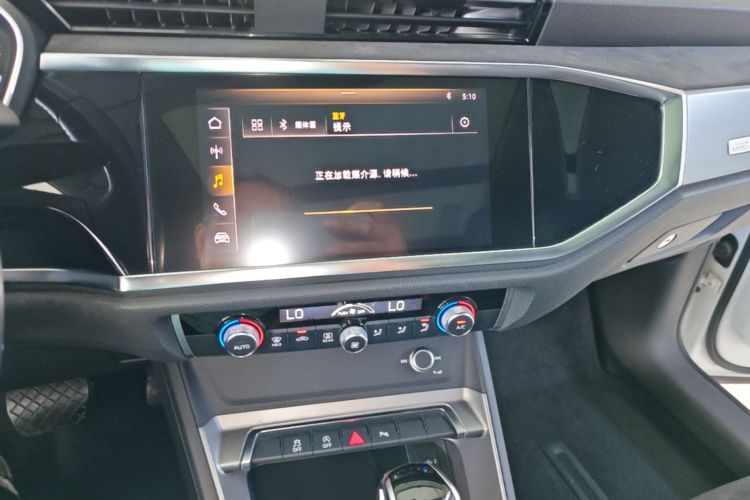 Audi Q3 2019 car image #13