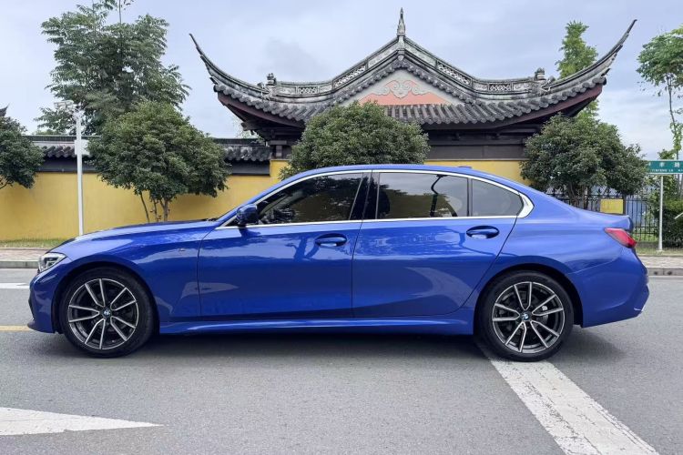 BMW 3 Series 2021 car image #11