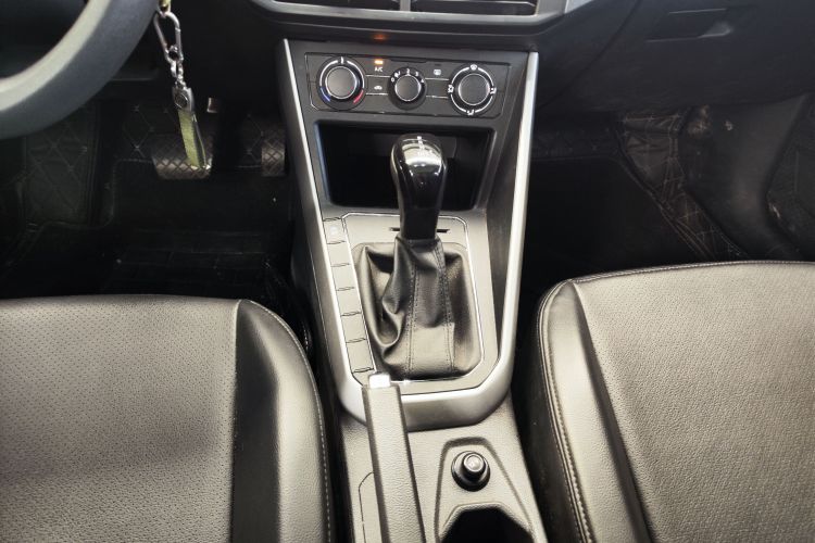 Volkswagen Polo 2021 car image #18