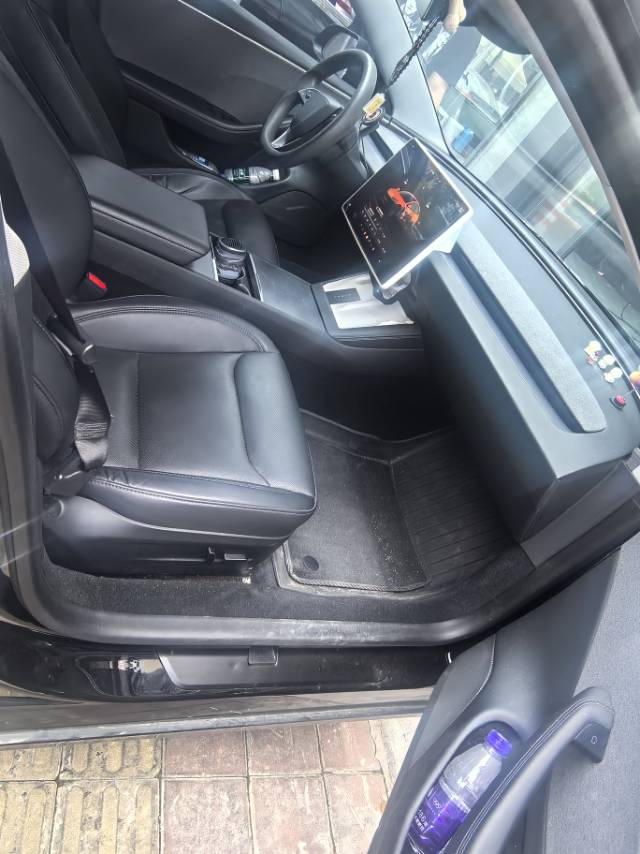 Tesla Model 3 2024 car image #8