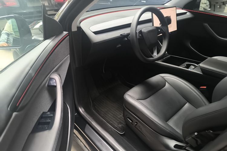Tesla Model Y 2025 #16 Tesla Model Y 2025 immagine di auto #16