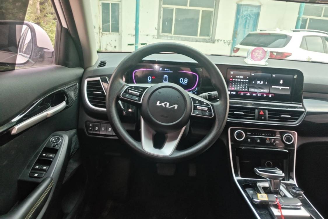 Kia Seltos 2024 car image #22