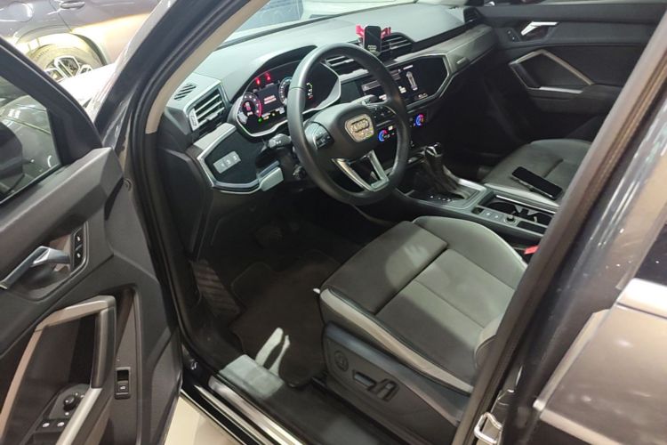 Audi Q3 2023 car image #16