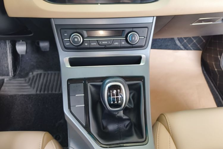 GEELY Emgrand 2019 car image #14