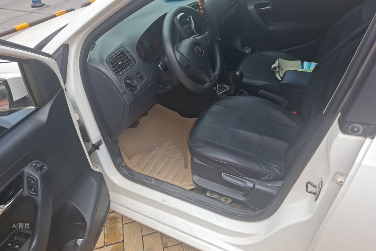Volkswagen Polo 2015 car image #18