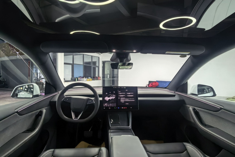 Tesla Model Y 2026 #15 Tesla Model Y 2026 car image #15