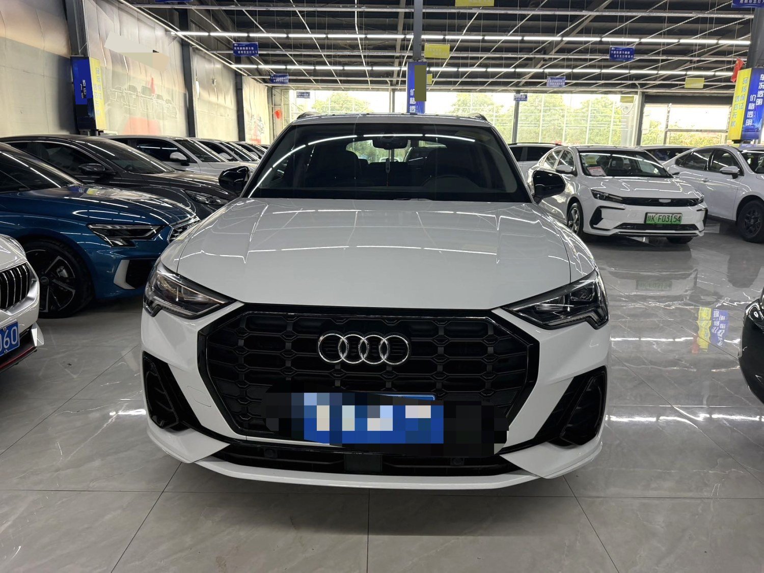 Audi Q3 2023 car image #2