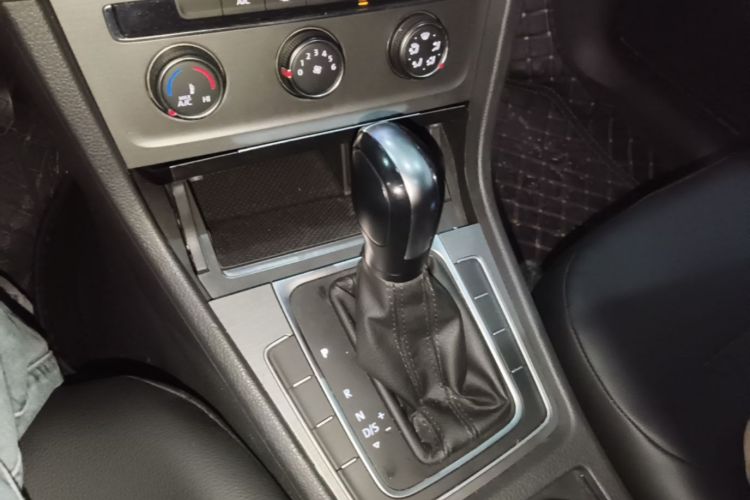 Volkswagen Golf 2016 car image #14