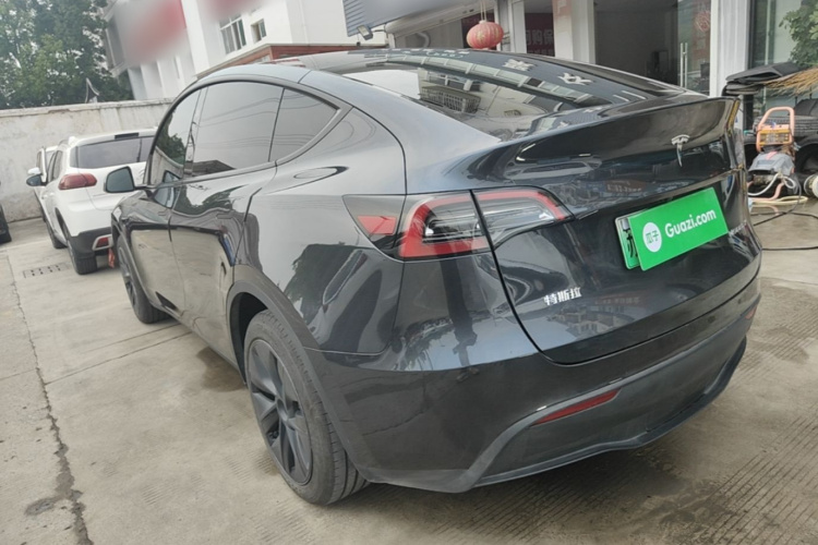 Tesla Model Y 2024 car image #5