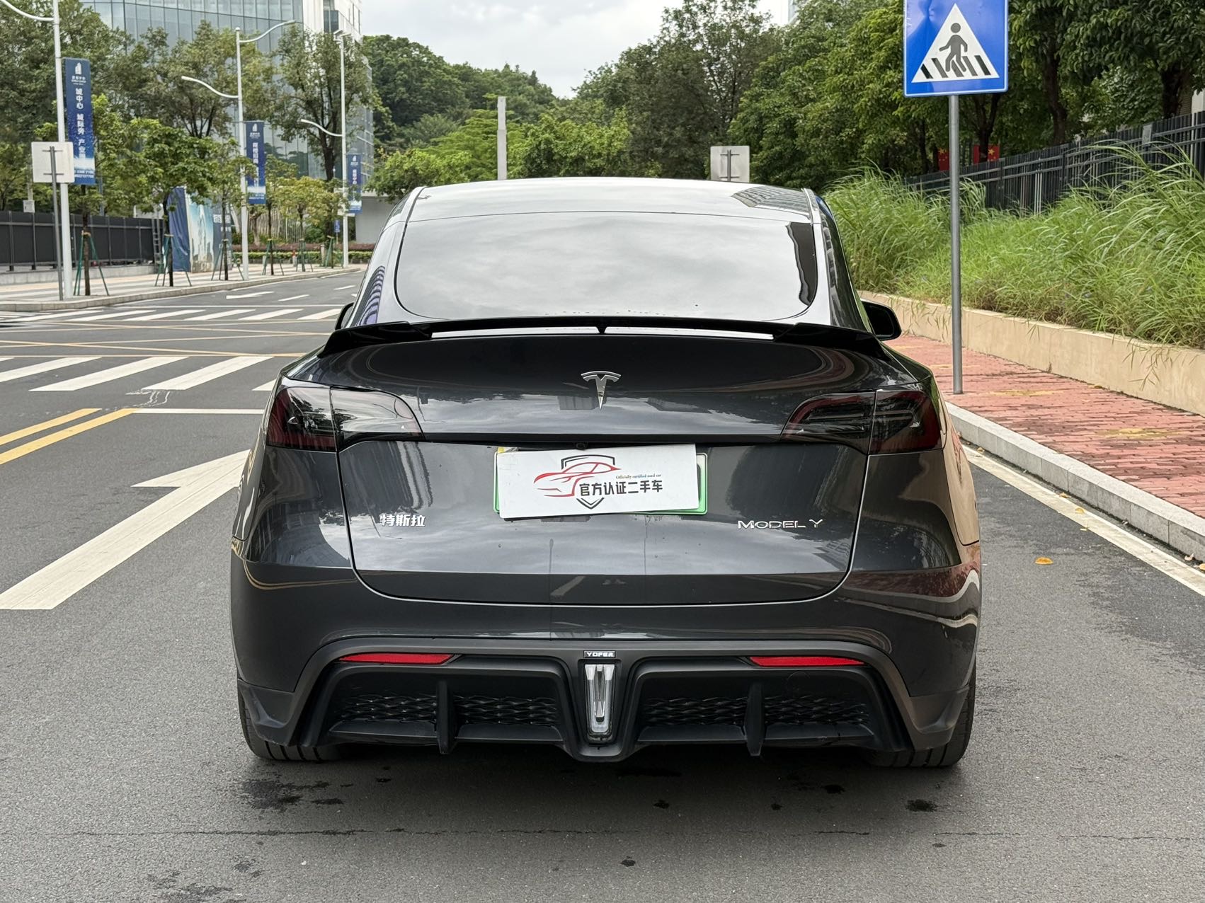 Tesla Model Y 2024 #5 Tesla Model Y 2024 car image #5