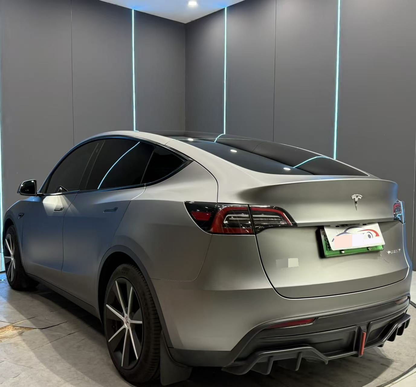Tesla Model Y 2024 صورة سيارة #8