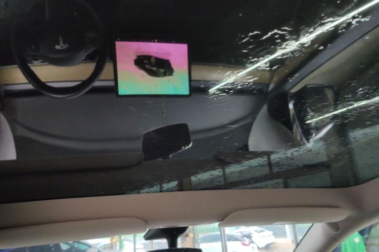 Tesla Model Y 2023 car image #18