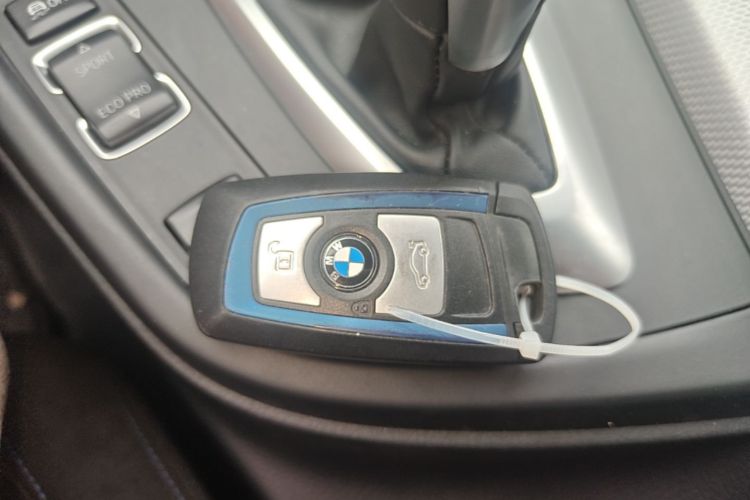 BMW 3 Series 2017 #14 BMW 3 Series 2017 car image #14