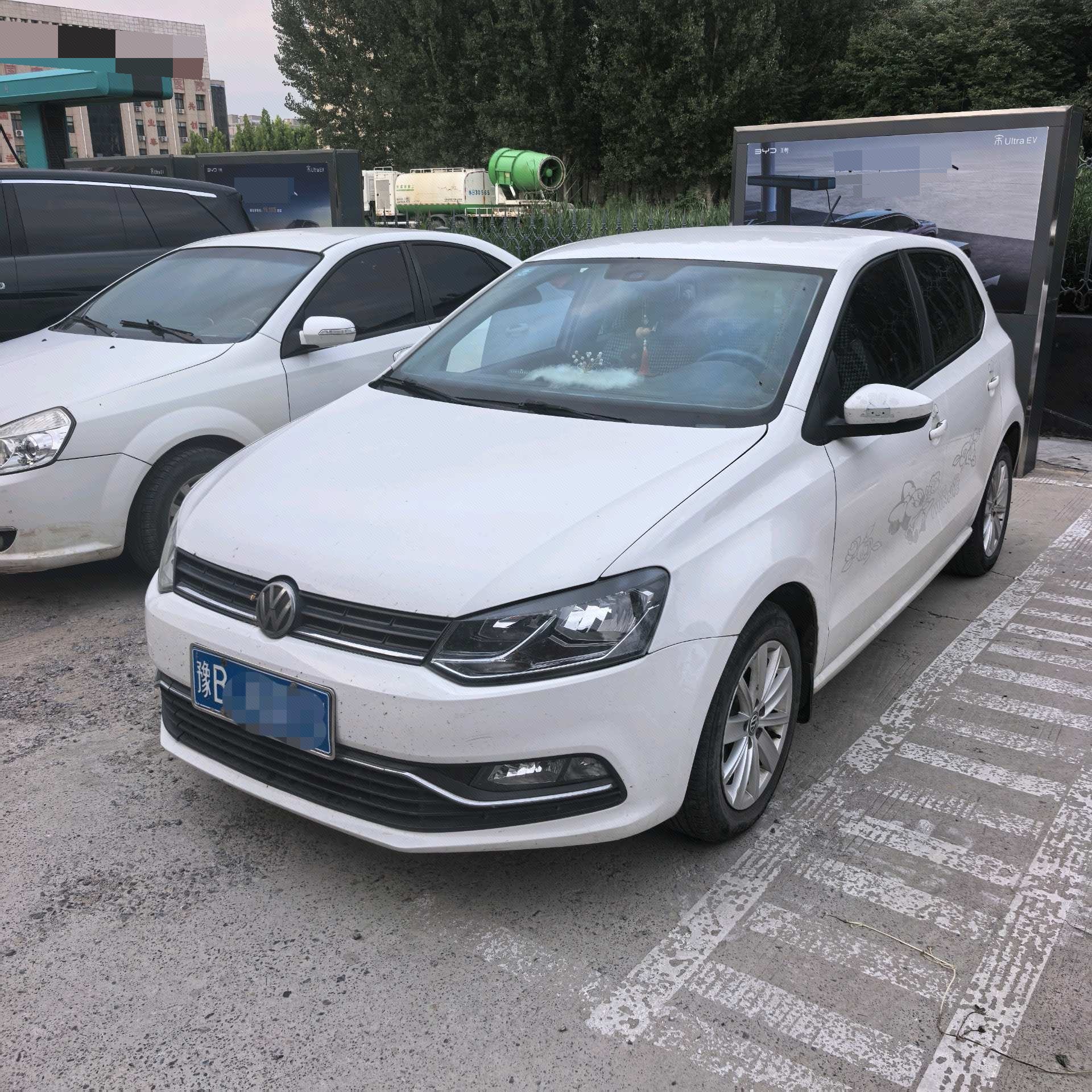 Volkswagen Polo 2015 Volkswagen Polo 2015 car image