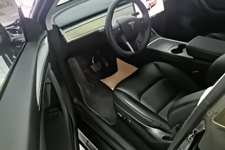 Tesla Model Y 2023 #16 Tesla Model Y 2023 car image #16