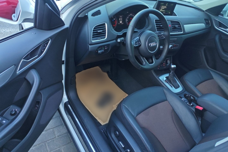 Audi Q3 2016 car image #16