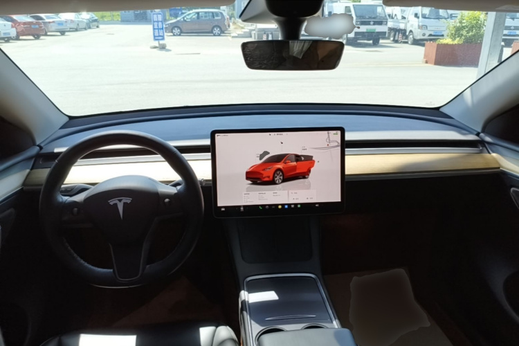 Tesla Model Y 2022 car image #11