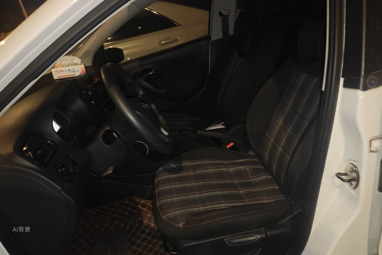 Volkswagen Polo 2015 car image #17