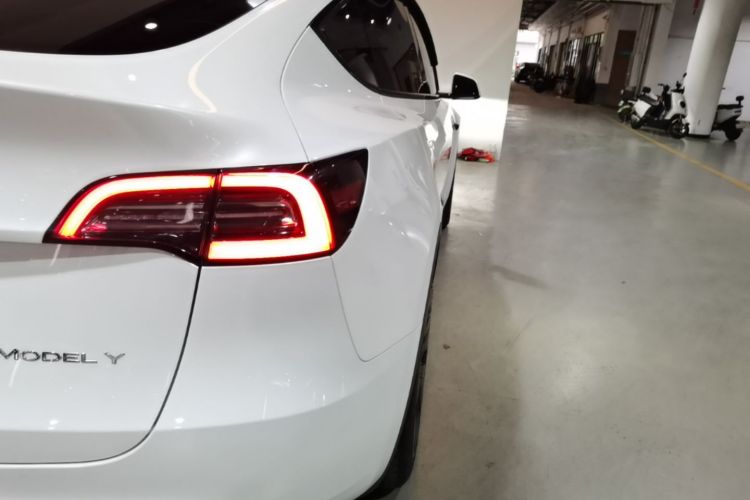 Tesla Model Y 2024 #8 Tesla Model Y 2024 car image #8