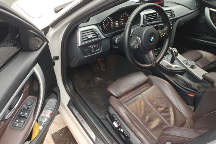 BMW 3 Series 2019 car image #12