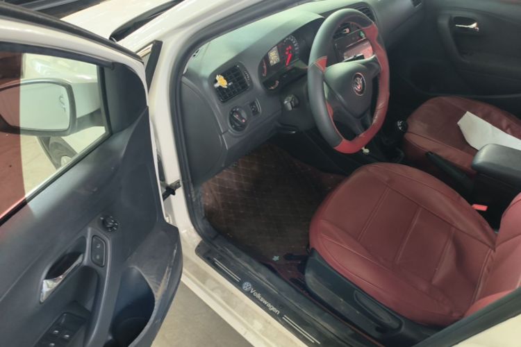 Volkswagen Polo 2018 car image #16