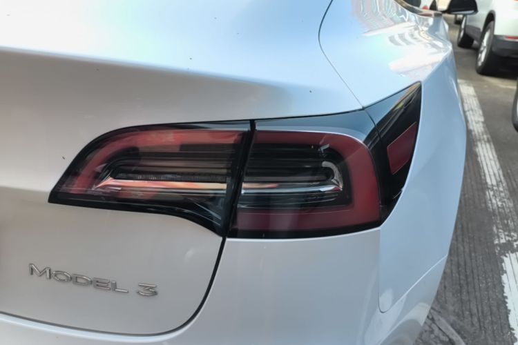Tesla Model 3 2022 car image #8