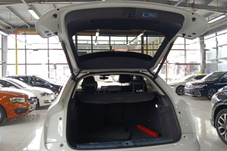 Audi Q3 2018 car image #19