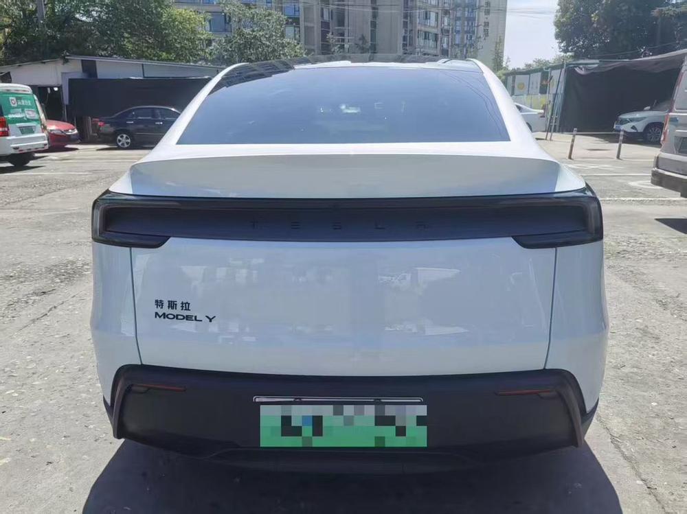 Tesla Model Y 2026 car image #4