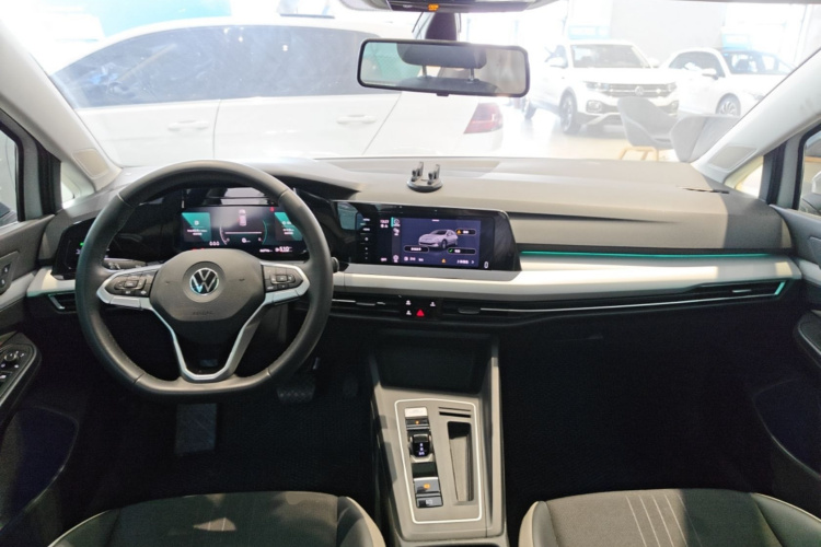 Volkswagen Golf 2024 car image #10