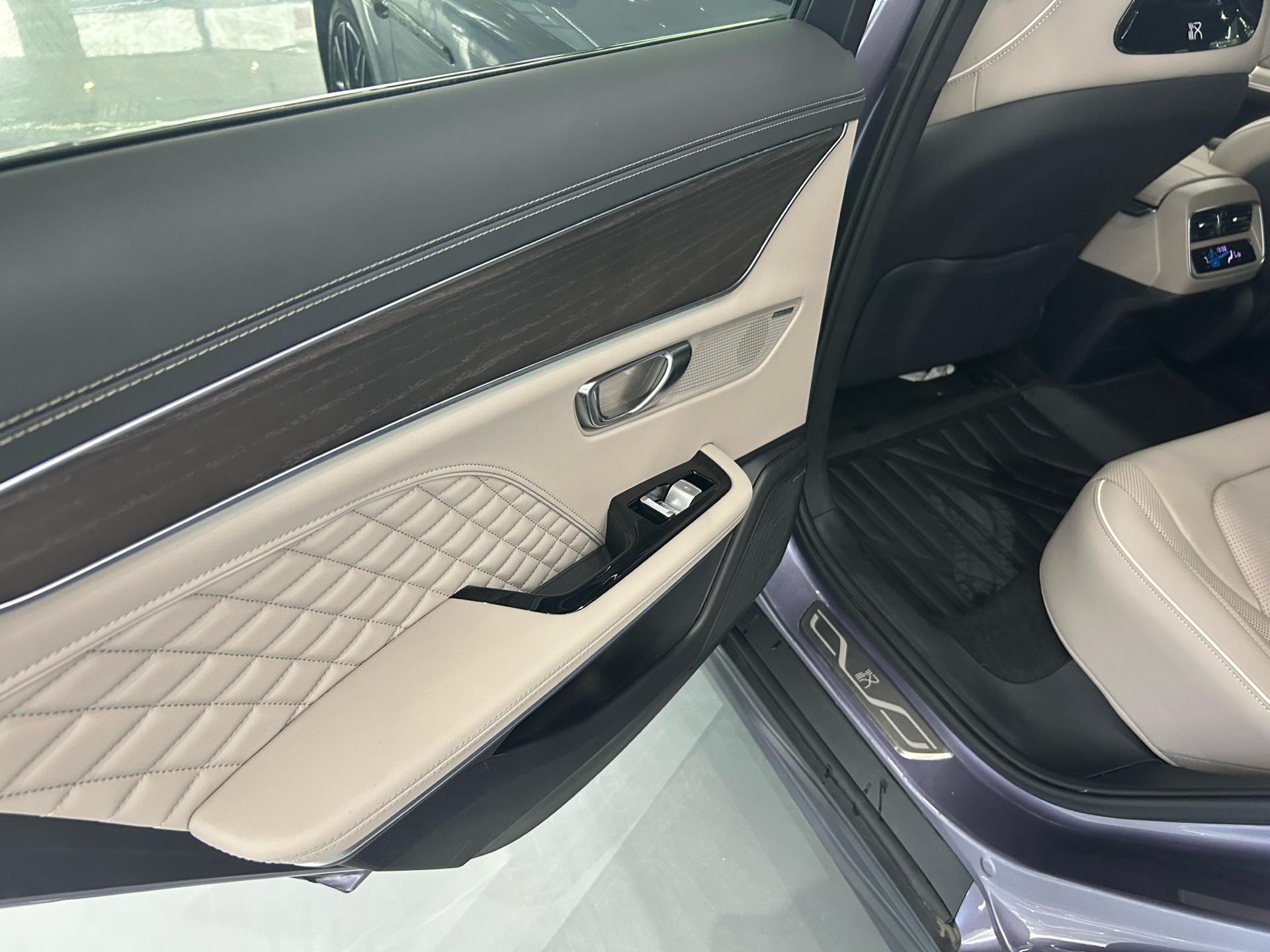 BYD Han 2024 car image #15