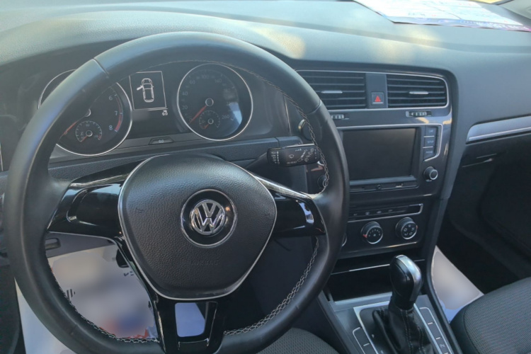 Volkswagen Golf 2017 car image #14