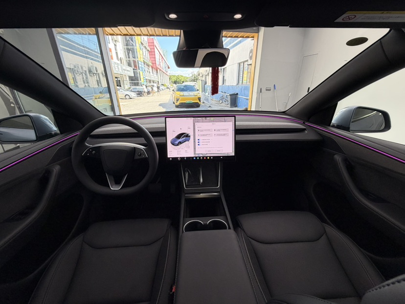 Tesla Model Y L 2026 car image #5
