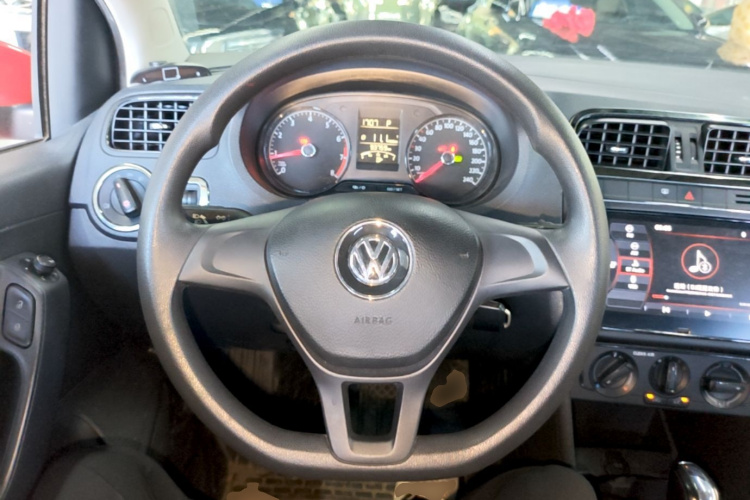 Volkswagen Polo 2017 car image #11