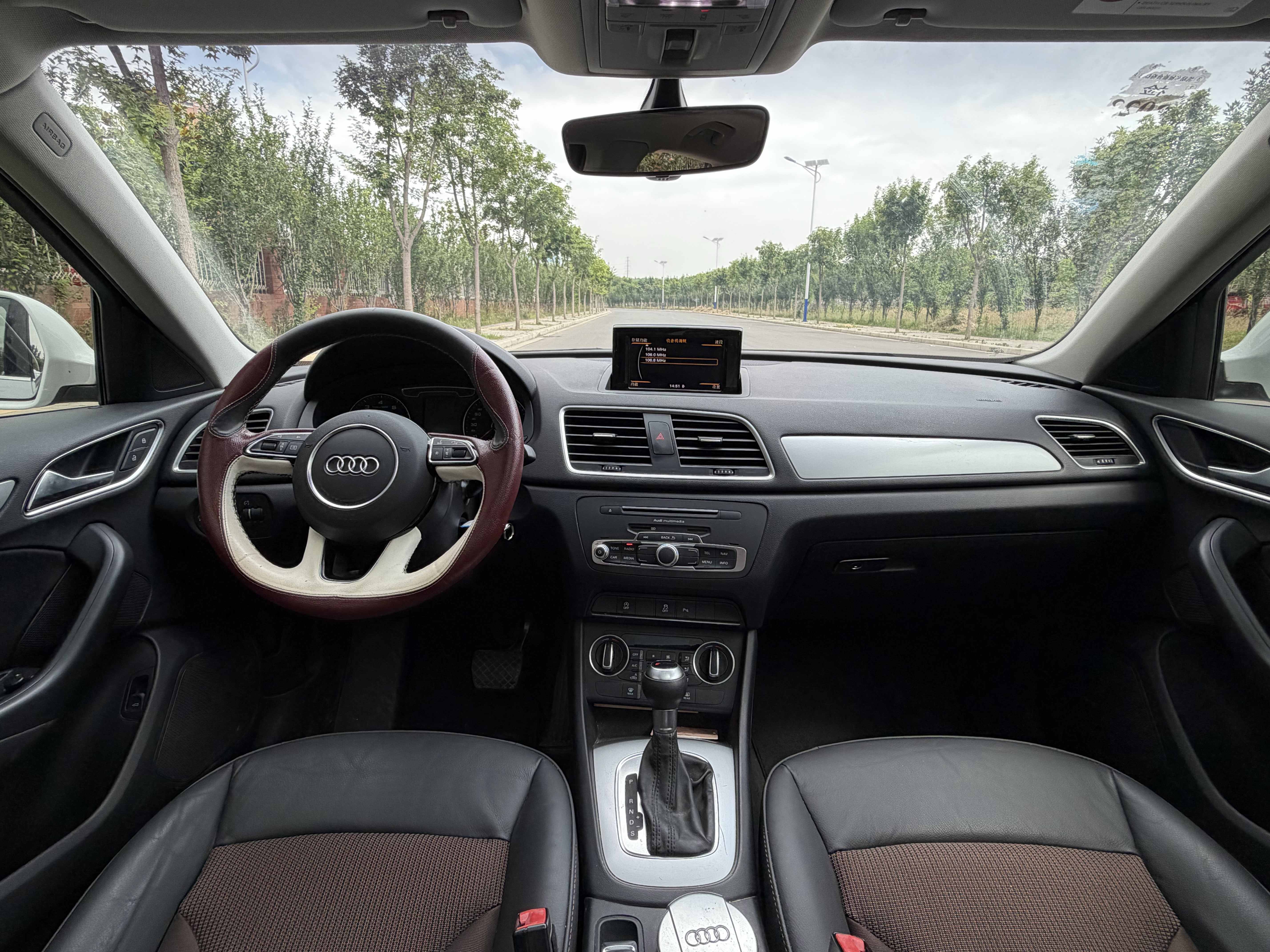 Audi Q3 2017 car image #6