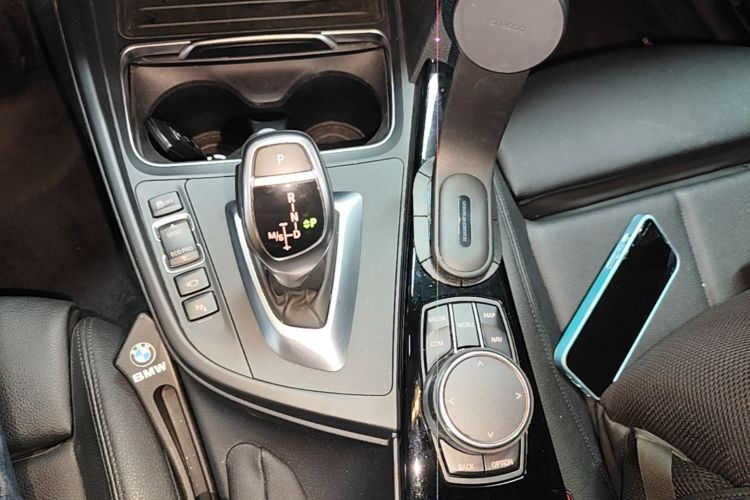 BMW 3 Series 2018 #14 BMW 3 Series 2018 car image #14