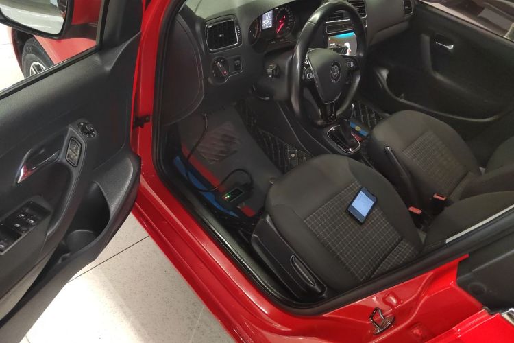 Volkswagen Polo 2017 car image #12