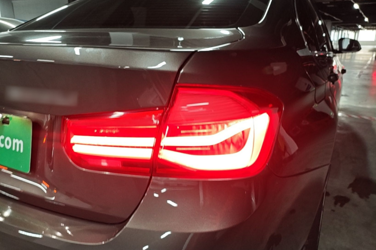 BMW 3 Series 2018 car image #8