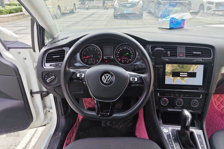 Volkswagen Golf 2020 car image #12